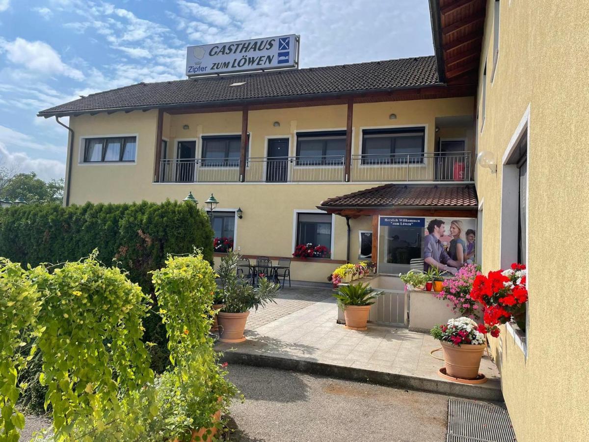 Gasthaus-Pension Zum Loewen Asten ภายนอก รูปภาพ
