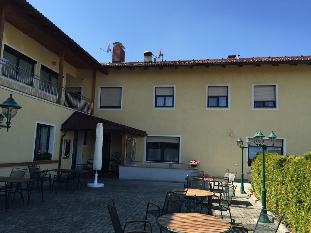 Gasthaus-Pension Zum Loewen Asten ภายนอก รูปภาพ